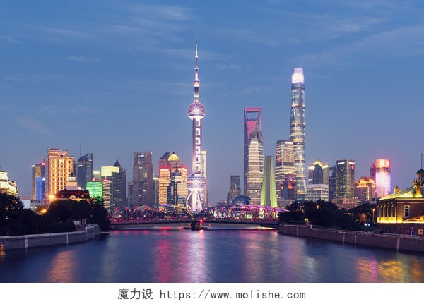 上海东方明珠夜景上海夜晚的天际.